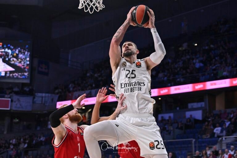 ALEX LEN of Real Madrid CF grab the rebound during the Turkish Airlines EuroLeague