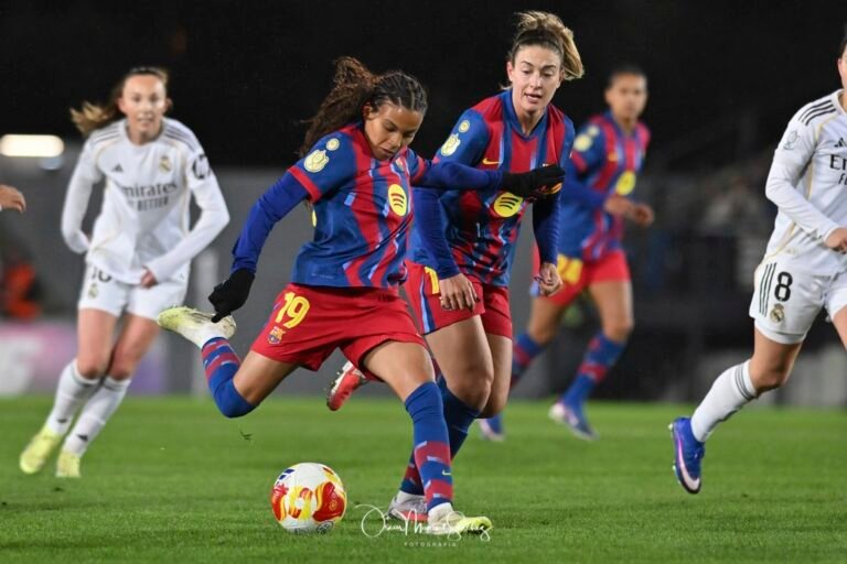 VICKY LOPEZ of FC Barcelona Femenino shoots for goal during the Spanish Queen's Cup