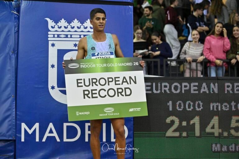 MOHAMED ATTAOUI (Spain) setting the European record in the men's 1,000m