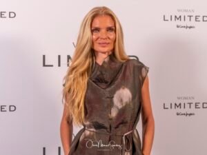 ESTHER CANADAS poses at the photocall