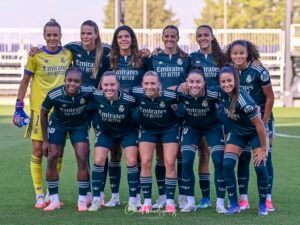 Players of Real Madrid Femenino CF pose for photo