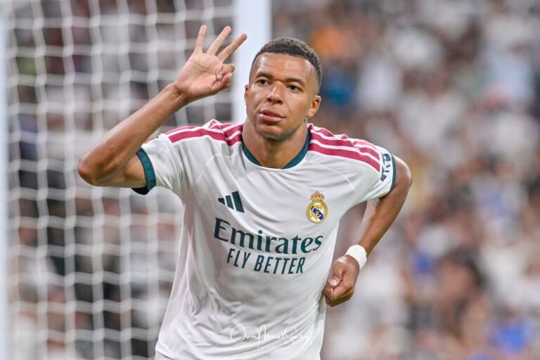 10 KYLIAN MBAPPE of Real Madrid CF ( HAD TREE )