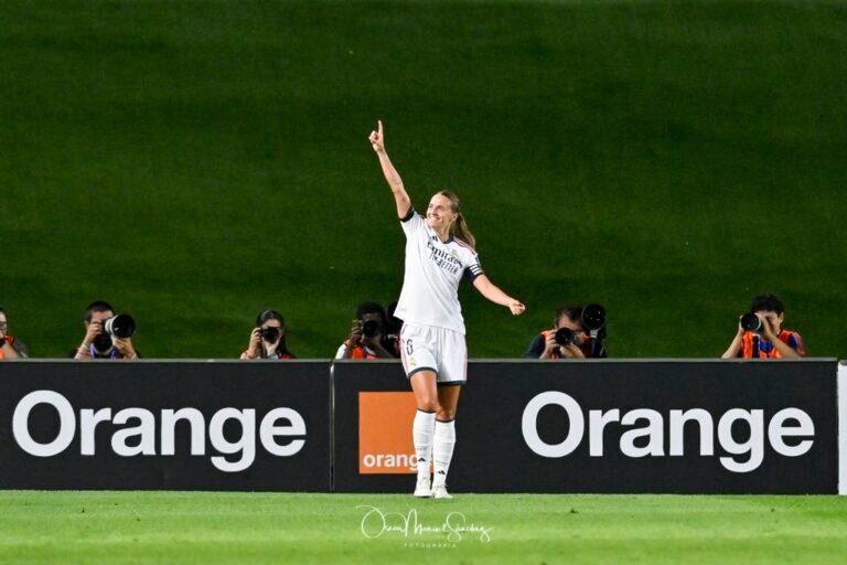 6 SANDIE TOLETTI of Real Madrid CF Femenino celebrates a goal